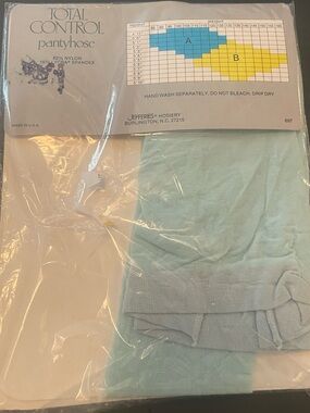 Total Control Pantyhose by Jefferies Aqua Mist nylons tights s/m turquoise sz B
